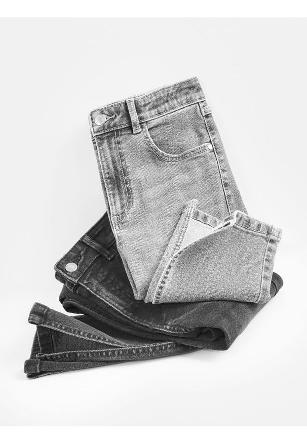 Reserved - Jeansy slim fit z rozcięciem - czarny. Kolor: czarny