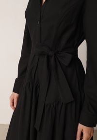 Born2be - Czarna Koszulowa Sukienka z Bawełną i Wiskozą Ozdobiona Paskiem Viviedah. Okazja: na co dzień. Kolor: czarny. Materiał: wiskoza, bawełna. Wzór: aplikacja. Typ sukienki: koszulowe. Styl: casual #4