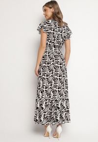 Born2be - Czarna Sukienka o Kopertowym Fasonie z Falbanką w Kwiatowy Wzór Flormoi. Okazja: na co dzień. Typ kołnierza: dekolt kopertowy, kołnierz z falbankami. Kolor: czarny. Materiał: materiał, jeans. Wzór: kwiaty. Sezon: wiosna, lato. Typ sukienki: kopertowe. Styl: klasyczny, casual #6