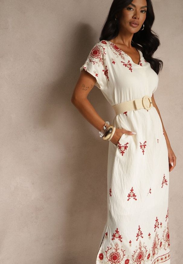 Renee - Biało-Czerwona Sukienka z Wiskozy ze Wzorem w Stylu Etno Meluriela. Okazja: na co dzień. Kolor: biały. Materiał: wiskoza. Styl: etno