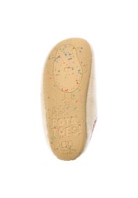 Hot Potatoes by Gioseppo - Beżowe Kapcie Gioseppo - Hot Potatoes Domowe Obuwie Damskie. Okazja: do domu. Kolor: beżowy. Materiał: materiał. Styl: casual #2