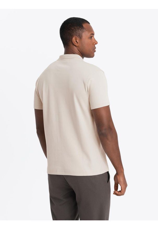 Ombre Clothing - Koszulka męska polo z kołnierzykiem zapinanym na zamek – kremowa V3 OM-POSS-0132 - XXL. Typ kołnierza: polo. Kolor: kremowy. Materiał: dzianina, bawełna. Wzór: aplikacja, gładki. Styl: sportowy, elegancki