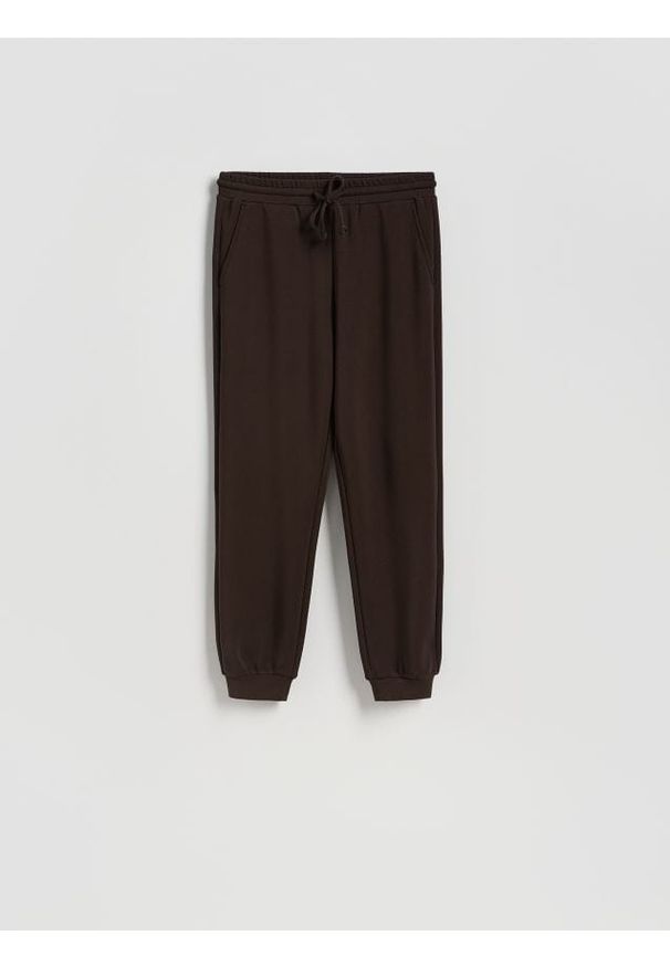 Reserved - Joggery z modalem - ciemnobrązowy. Kolor: brązowy. Materiał: dzianina