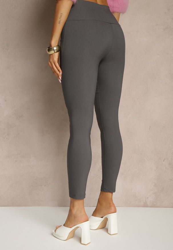 Renee - Szare Legginsy High Waist z Ozdobnymi Guzikami Kolowenia. Okazja: na co dzień. Stan: podwyższony. Kolor: szary. Styl: casual, elegancki