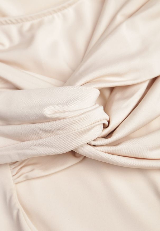 Renee - Beżowe Body z Ozdobnymi Rękawami i Hiszpańskim Dekoltem Joanlo. Kolor: beżowy. Materiał: jeans. Długość: krótkie