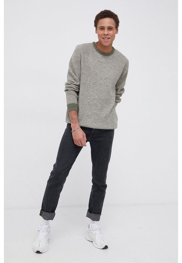 Wrangler - Sweter z domieszką wełny. Kolor: zielony. Materiał: wełna. Długość rękawa: długi rękaw. Długość: długie