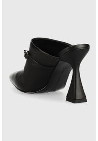 Karl Lagerfeld klapki skórzane DEBUT KL kolor czarny. Kolor: czarny. Materiał: skóra. Wzór: gładki. Obcas: na obcasie. Wysokość obcasa: średni #4