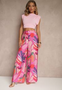 Renee - Fuksjowe Spodnie z Wiskozy o Szerokim Kroju High Waist ze Wzorem Liści Ralimia. Okazja: na spacer, na randkę. Stan: podwyższony. Kolor: różowy. Materiał: wiskoza. Styl: klasyczny, elegancki