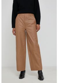 GESTUZ - Gestuz spodnie skórzane damskie kolor beżowy proste high waist. Stan: podwyższony. Kolor: beżowy