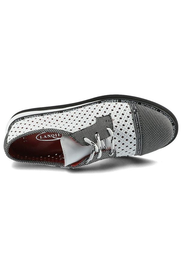 Półbuty damskie Lanqier, wykonane z materiału o otwartej ażurowej strukturze z kontrastowymi wzmocnieniami z klasycznym sznurowaniem, białe, 46C2339. Nosek buta: otwarty. Kolor: biały. Materiał: materiał. Szerokość cholewki: normalna. Wzór: ażurowy. Sezon: lato. Styl: klasyczny