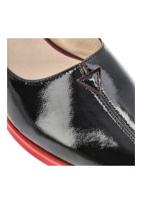 Baleriny damskie Maciejka, cholewka skóra naturalna lakierowana kontrastowa podeszwa wsuwany fason zaokrąglony nosek niski obcas, czarne, K7463-01/00. Okazja: na co dzień. Kolor: czarny. Materiał: skóra, lakier. Szerokość cholewki: normalna. Obcas: na obcasie. Styl: casual, klasyczny, elegancki. Wysokość obcasa: niski #5