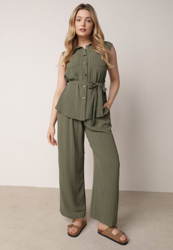 Born2be - Ciemnozielony Wiskozowy Komplet Szerokie Spodnie i Koszula Bez Rękawów z Wiązaniem Zanran. Kolor: zielony. Materiał: wiskoza