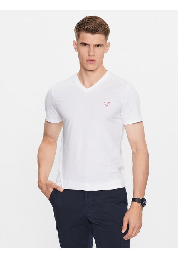 Guess T-Shirt M2YI32 J1314 Biały Slim Fit. Kolor: biały. Materiał: bawełna