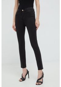 Guess spodnie damskie kolor czarny dopasowane medium waist. Kolor: czarny. Materiał: tkanina