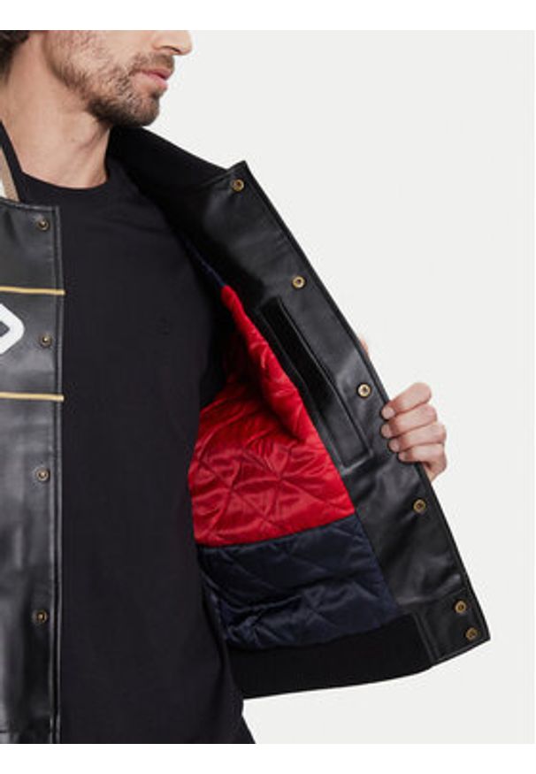 TOMMY HILFIGER - Tommy Hilfiger Kurtka z imitacji skóry F1 Movie Racing Varsity MW0MW41365 Czarny Regular Fit. Kolor: czarny. Materiał: skóra