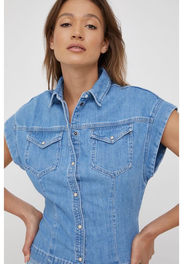 Pepe Jeans koszula jeansowa damska regular z kołnierzykiem klasycznym. Okazja: na co dzień. Typ kołnierza: kołnierzyk klasyczny. Kolor: niebieski. Materiał: denim, tkanina. Długość rękawa: krótki rękaw. Długość: krótkie. Styl: klasyczny