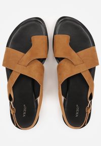 Renee - Jasnobrązowe Sandały VICES z Paskami w Kształcie X i Paskiem na Duży Palec Prisedice. Zapięcie: pasek. Kolor: brązowy. Materiał: zamsz. Wzór: paski. Sezon: lato. Styl: street #4