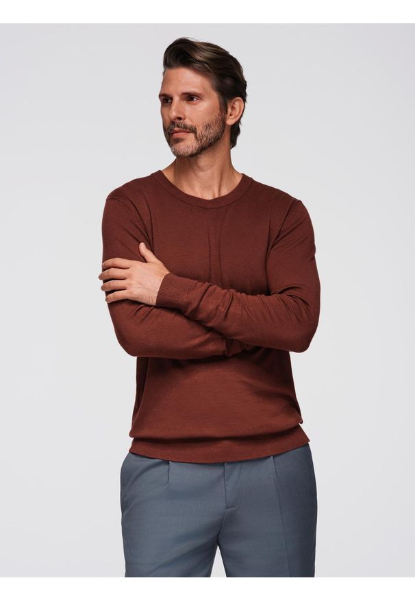 Ombre Clothing - Męski sweter z okrągłym dekoltem z elastycznej dzianiny o klasycznym splocie - bordowy V4 - Rozmiar: L. Okazja: na co dzień. Kolor: czerwony. Materiał: dzianina. Wzór: ze splotem. Styl: klasyczny