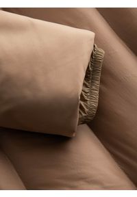 Ombre Clothing - Długa pikowana kurtka męska z dużymi kieszeniami – beżowa V2 - Rozmiar: XXL. Typ kołnierza: kaptur. Kolor: beżowy. Materiał: tkanina, poliester, materiał, syntetyk, nylon. Długość: długie. Wzór: gładki, aplikacja #5