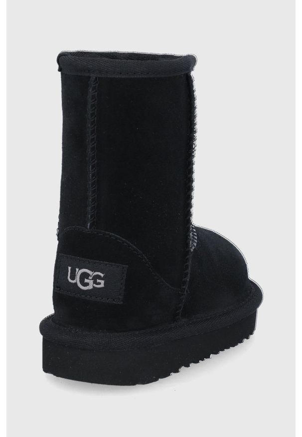 Ugg - UGG Śniegowce zamszowe dziecięce Classic II Clear Glitter. Nosek buta: okrągły. Kolor: czarny. Materiał: zamsz. Szerokość cholewki: normalna