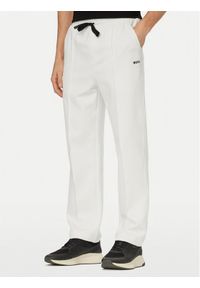 BOSS Spodnie dresowe Member Hurley 50558602 Biały Regular Fit. Kolor: biały. Materiał: bawełna #1