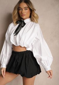 Renee - Biała Bufiasta Koszula z Bawełny w Stylu Retro z Ozdobną Kokardą Frulla. Okazja: na co dzień. Typ kołnierza: kokarda. Kolor: biały. Materiał: bawełna. Długość rękawa: długi rękaw. Długość: długie. Styl: retro