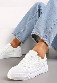 Renee - Białe Sznurowane Sneakersy z Ekoskóry z Ozdobnymi Wstawkami Ravana. Kolor: biały #2