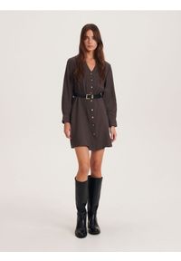 Reserved - Sukienka mini z paskiem - ciemnoszary. Kolor: szary. Materiał: wiskoza. Długość: mini #1