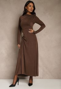 Renee - Brązowa Sukienka Koktajlowa z Marszczeniem i Metaliczną Ozdobą Retanda. Okazja: do pracy, na spotkanie biznesowe, na imprezę, na randkę. Kolor: brązowy. Wzór: aplikacja. Typ sukienki: asymetryczne. Styl: wizytowy #4