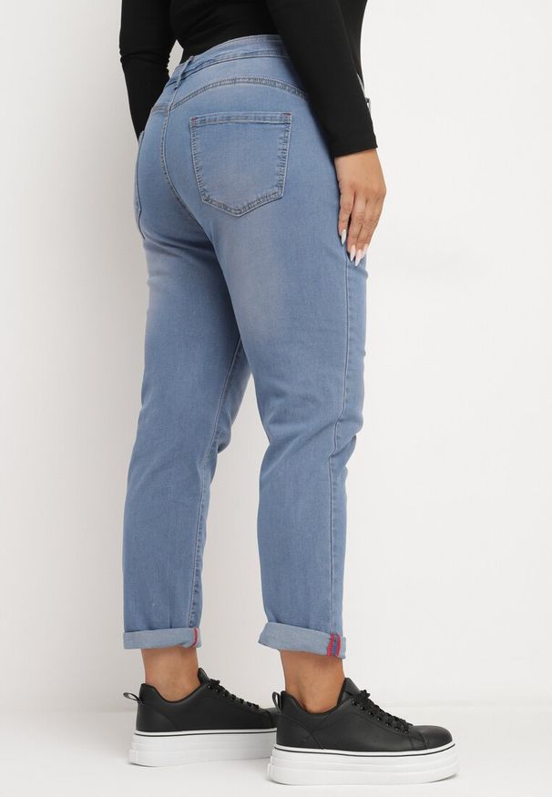 Born2be - Niebieskie Jeansy Skinny z Efektem Push-Up Nevellia. Okazja: na spacer. Kolor: niebieski. Wzór: aplikacja. Styl: elegancki