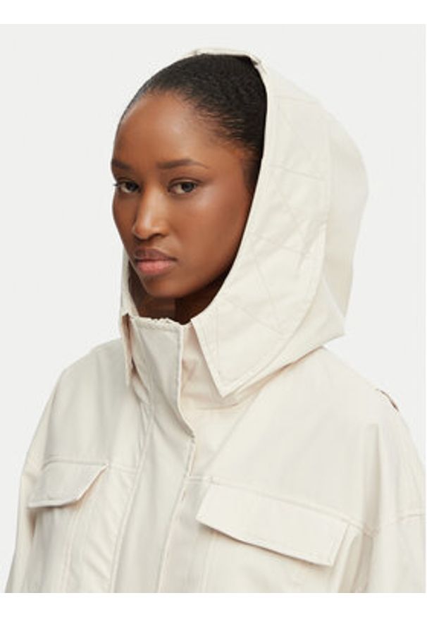 Guess Parka W6GL02 W1402 Kremowy Regular Fit. Kolor: kremowy. Materiał: syntetyk
