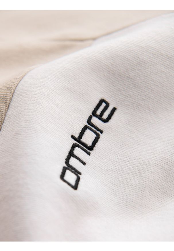 Ombre Clothing - Bawełniana męska bluza z kapturem z kontrastującymi elementami - beżowa V2 - Rozmiar: XXL. Okazja: na co dzień. Typ kołnierza: kaptur. Kolor: biały. Materiał: bawełna. Wzór: napisy. Styl: sportowy, casual