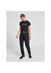 Damski crop top Hummel Legacy June. Kolor: czarny