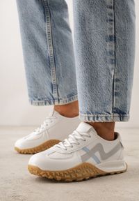 Born2be - Białe Sneakersy z Abstrakcyjną Podeszwą z Tłoczeniem i Ozdobnymi Paskami Emaliane. Okazja: na co dzień. Zapięcie: pasek. Kolor: biały #1