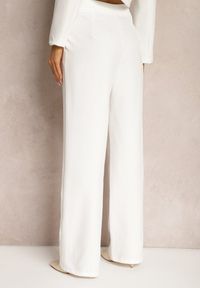 Renee - Białe Spodnie Garniturowe High Waist z Kieszeniami Denera. Okazja: na imprezę, na spotkanie biznesowe. Stan: podwyższony. Kolor: biały. Długość: długie. Wzór: paski. Styl: klasyczny, elegancki, biznesowy #4