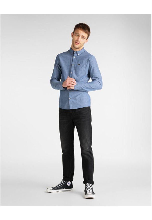 Lee - MĘSKA KOSZULA MATERIAŁOWA LEE SLIM BUTTON DOWN L66XDDLR 112116699. Typ kołnierza: button down. Materiał: materiał