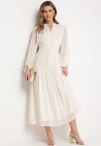 Born2be - Jasnobeżowa Długa Sukienka Koktajlowa w Stylu Retro z Plisami i Stójką Leowia. Typ kołnierza: kołnierzyk stójkowy. Kolor: beżowy. Styl: retro, wizytowy. Długość: maxi #4