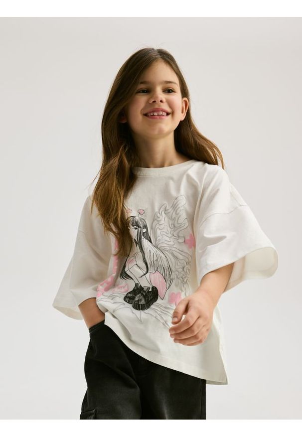 Reserved - T-shirt z nadrukiem - złamana biel. Materiał: bawełna. Długość: krótkie. Wzór: nadruk