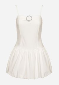 Born2be - Biała Sukienka Typu Bombka z Cyrkoniową Klamrą z Podszewką Typu Szorty Nessim. Okazja: na imprezę. Kolor: biały. Długość rękawa: na ramiączkach. Sezon: lato. Typ sukienki: bombki. Styl: elegancki #7