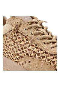 Sneakersy damskie Hispanitas, ze skóry naturalnej z tekstylnymi wstawkami ażurowymi klasyczne sznurowanie i zaokrąglony nosek, beżowe, RHV264741 Bole. Okazja: na co dzień. Zapięcie: sznurówki. Kolor: beżowy. Materiał: skóra. Szerokość cholewki: normalna. Wzór: ażurowy. Sezon: lato. Styl: klasyczny #2