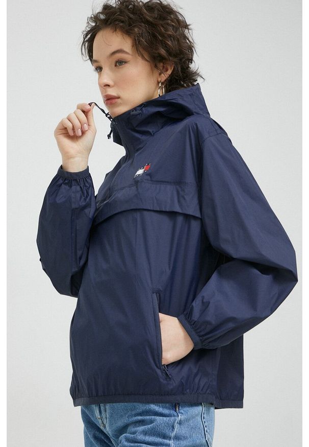 Tommy Jeans kurtka damska kolor granatowy przejściowa oversize. Typ kołnierza: kaptur. Kolor: niebieski. Materiał: poliamid. Długość: krótkie