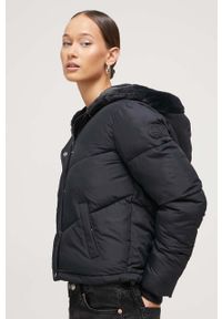 Hollister Co. kurtka damska kolor czarny zimowa. Typ kołnierza: kaptur. Kolor: czarny. Materiał: poliester, futro. Sezon: zima #1