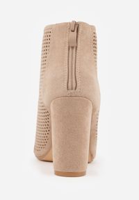 Born2be - Beżowe Sandały Vices z Ekozamszu na Obcasie Zdobione Ażurowymi Wycięciami Jeliri. Nosek buta: otwarty. Kolor: beżowy. Wzór: ażurowy, aplikacja. Obcas: na obcasie. Wysokość obcasa: średni #5