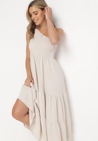 Born2be - Jasnobeżowa Maxi Sukienka Asymetryczna o Rozkloszowanym Kroju na Jedno Ramię Byrecl. Kolor: beżowy. Typ sukienki: asymetryczne. Długość: maxi #5