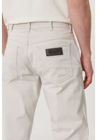 Wrangler - WRANGLER TEXAS MĘSKIE SPODNIE JEANSOWE SLIM VAPOUR GREY W12SWAB26