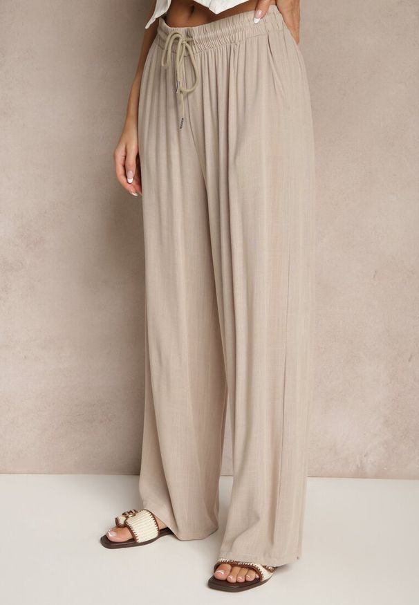Renee - Beżowe Spodnie z Bawełny o Prostych Nogawkach z Gumką i Sznurkiem w Pasie Efrara. Okazja: na spacer, na randkę. Stan: podwyższony. Kolor: beżowy. Materiał: bawełna. Styl: elegancki