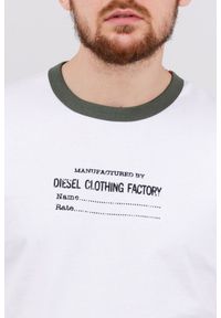 Diesel - DIESEL Biały t-shirt męski z lamówką w kolorze khaki. Kolor: biały. Materiał: prążkowany. Wzór: nadruk #3