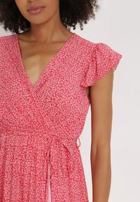 Born2be - Czerwona Sukienka Jophiel. Kolor: czerwony. Materiał: materiał. Wzór: nadruk, kwiaty. Typ sukienki: kopertowe. Długość: maxi #5