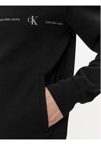 Calvin Klein Jeans Bluza Logo Repeat J30J325493 Czarny Regular Fit. Kolor: czarny. Materiał: syntetyk