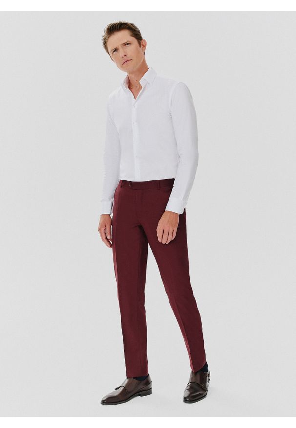 Pako Lorente - PAKO LORENTE – Spodnie garniturowe w kolorze burgundowym. Kolor: czerwony. Materiał: poliester, wełna. Styl: młodzieżowy, elegancki